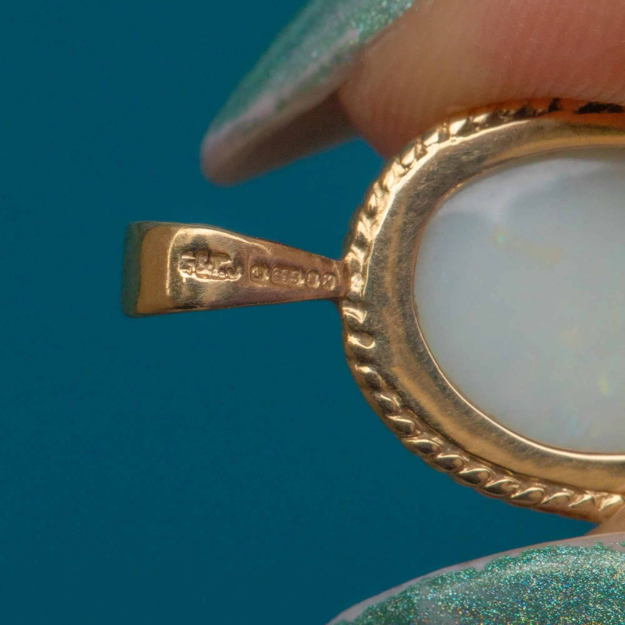 9ct Gold Opal Pendant