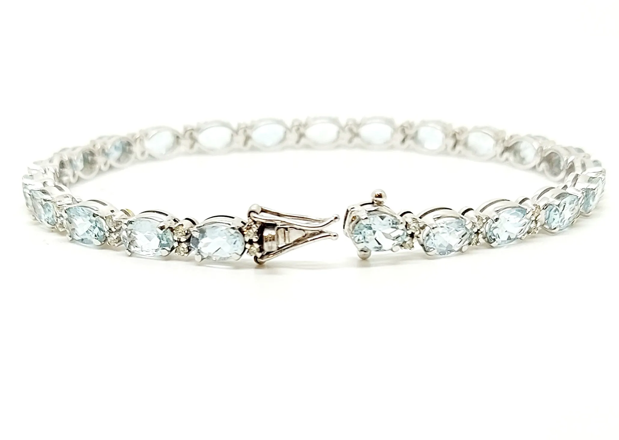 AQUAMARINE AND DIAMOND TENNIS BRACELET AD NO.2751