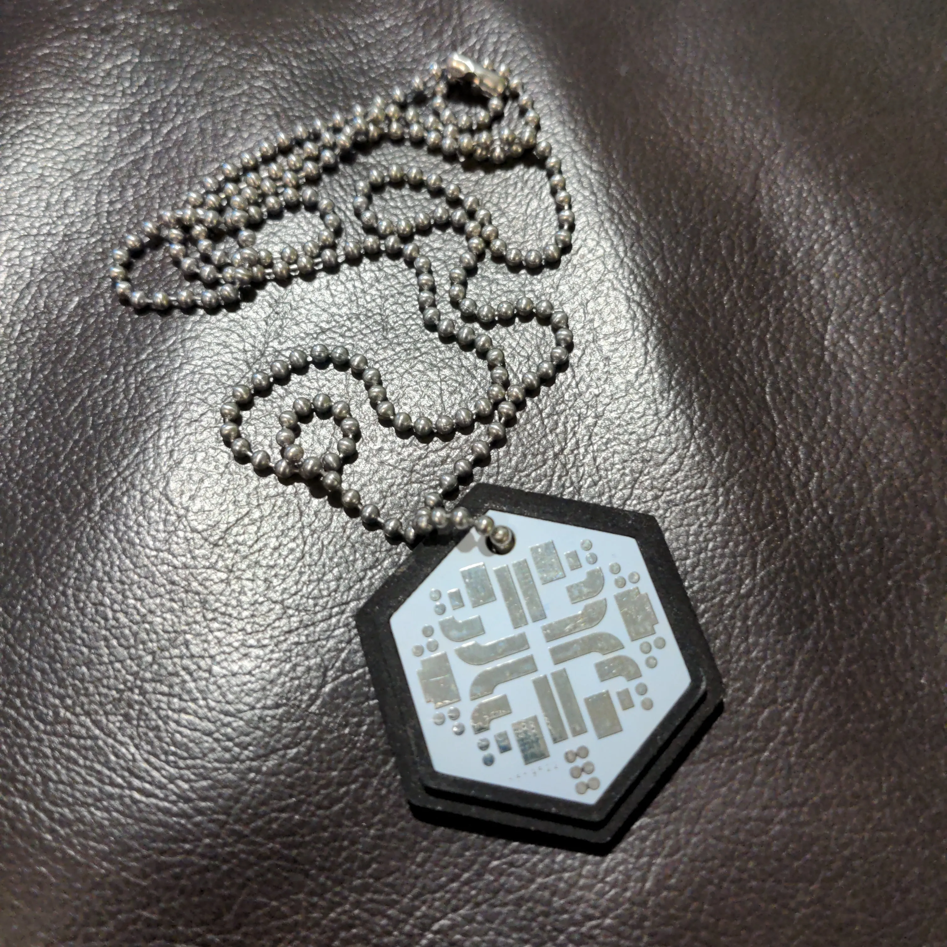 Functioning Battlestar Galactica: Blood & Chrome Necklace 'cylon chip'