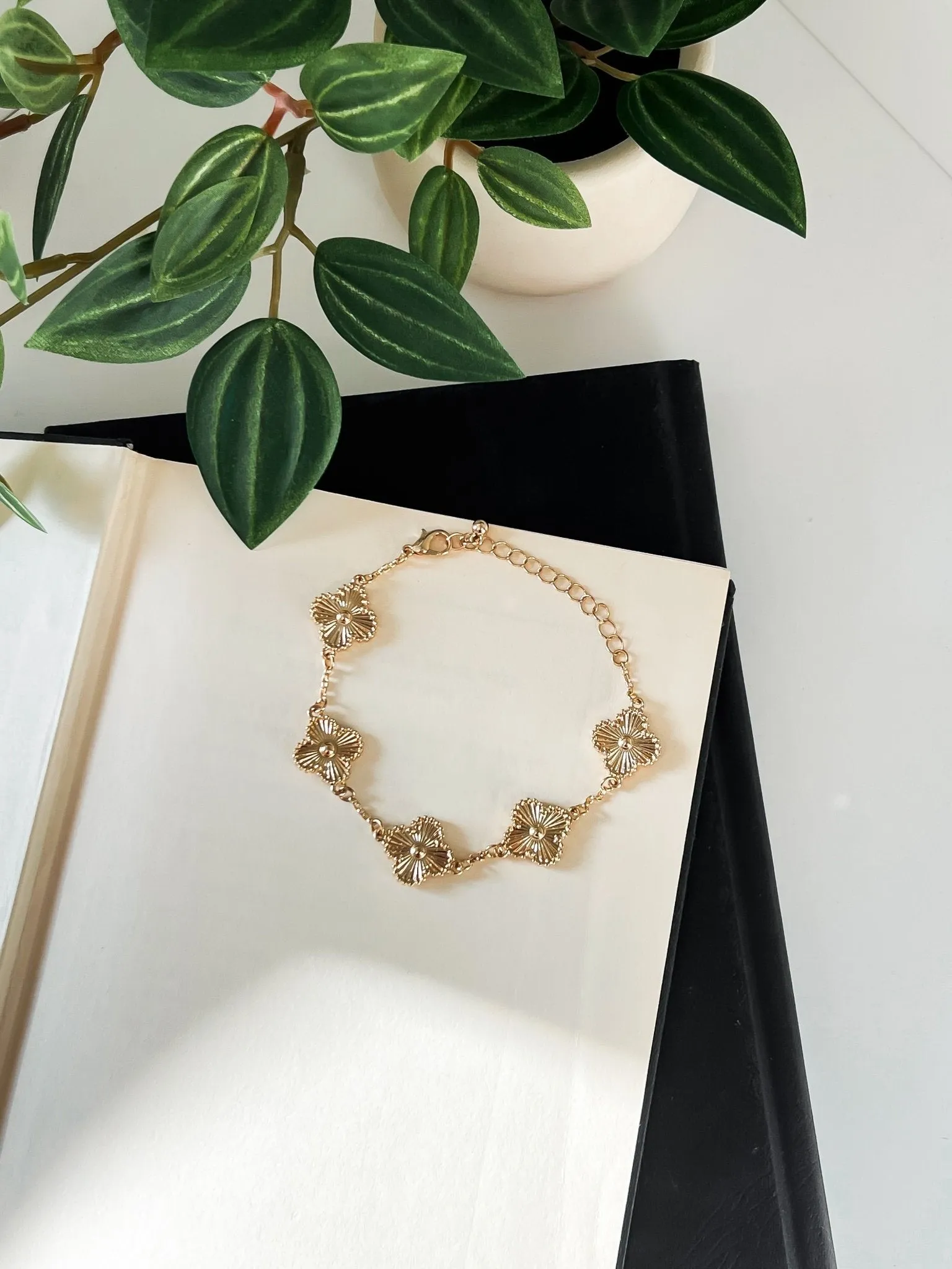 Gold Clover Chain Link Bracelet