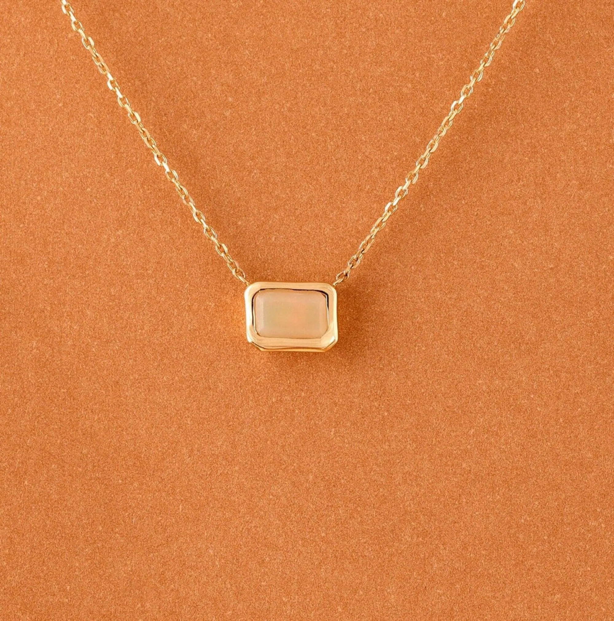 Opal Necklace, Luisa