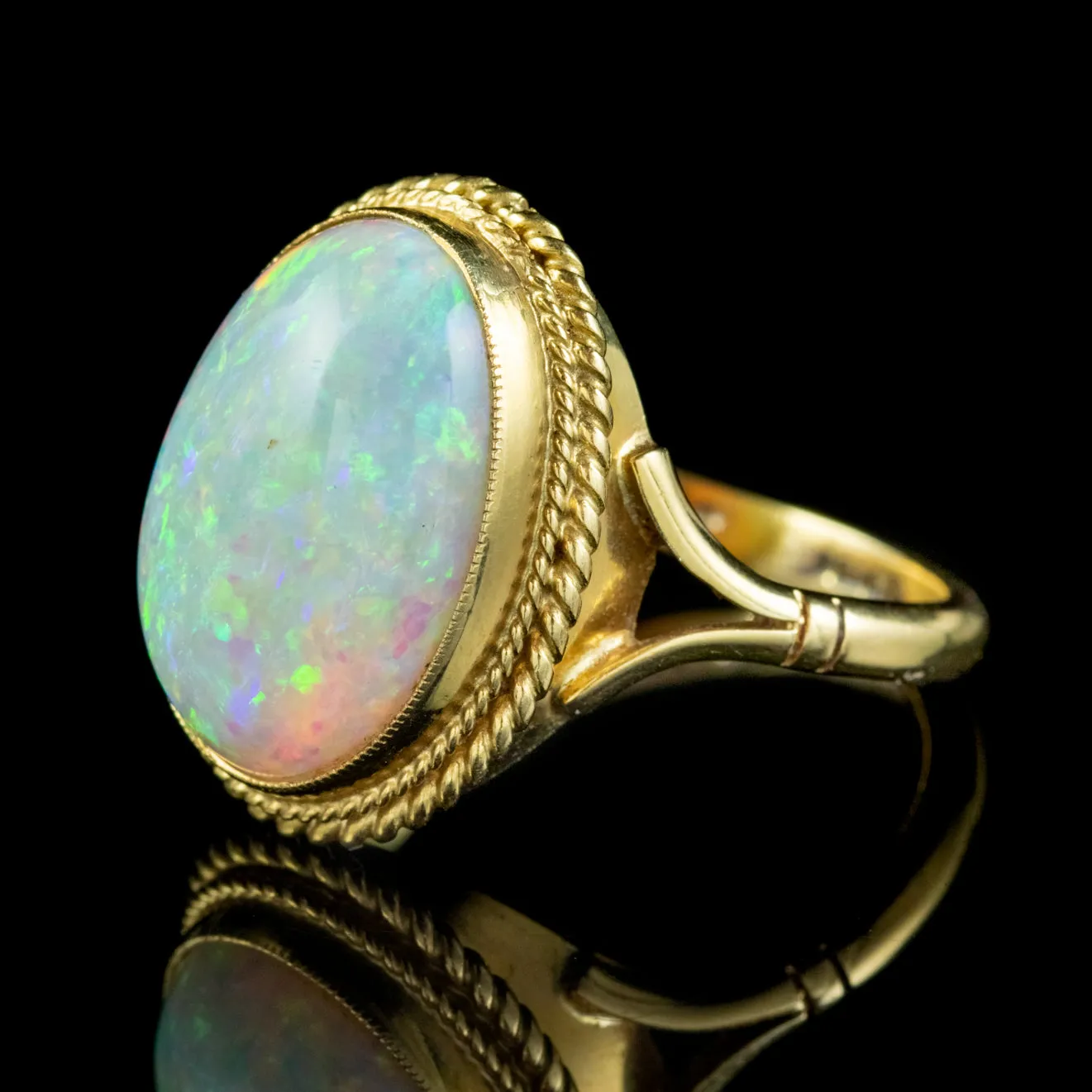 Vintage Opal Ring 18Ct Gold Natural 8Ct Opal Circa 1980