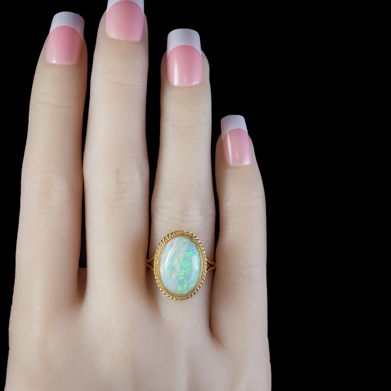 Vintage Opal Ring 18Ct Gold Natural 8Ct Opal Circa 1980